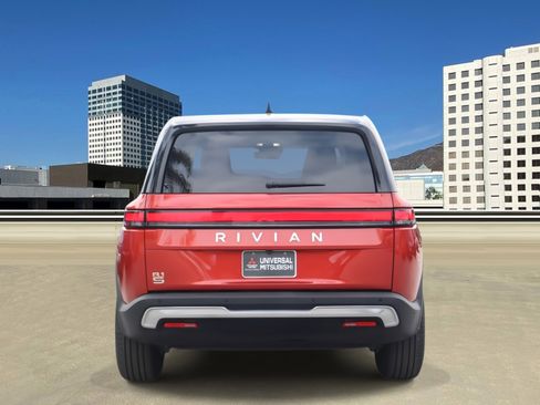 Used 2023 Rivian R1S Launch Edition image 4