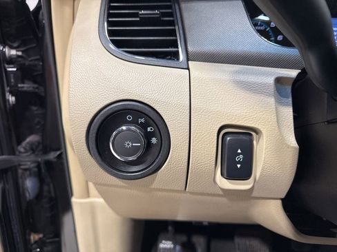 Used 2014 Ford Taurus SE image 13