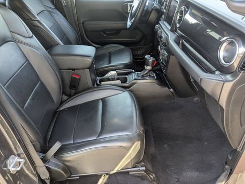 Used 2022 Jeep Wrangler Unlimited Sahara AWD/4WD image 21