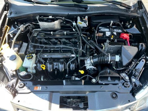 Used 2010 Ford Focus SE image 9