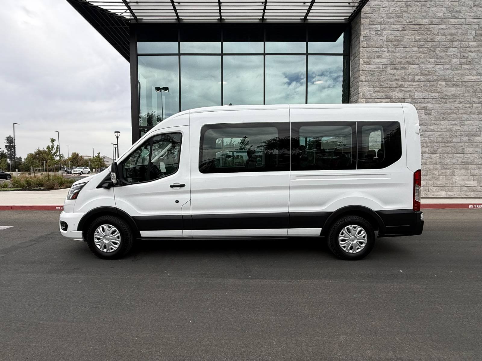 Used 2023 Ford Transit 350 XLT RWD image 12
