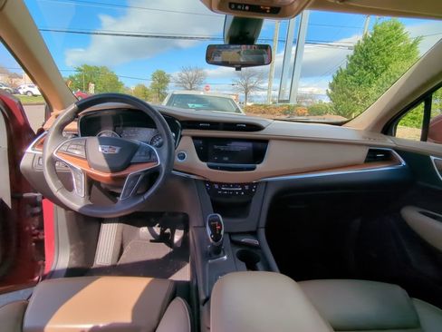 Used 2017 Cadillac XT5 Platinum w/ Driver Assist Package image 13