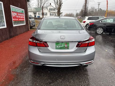 Used 2017 Honda Accord EX-L image 6