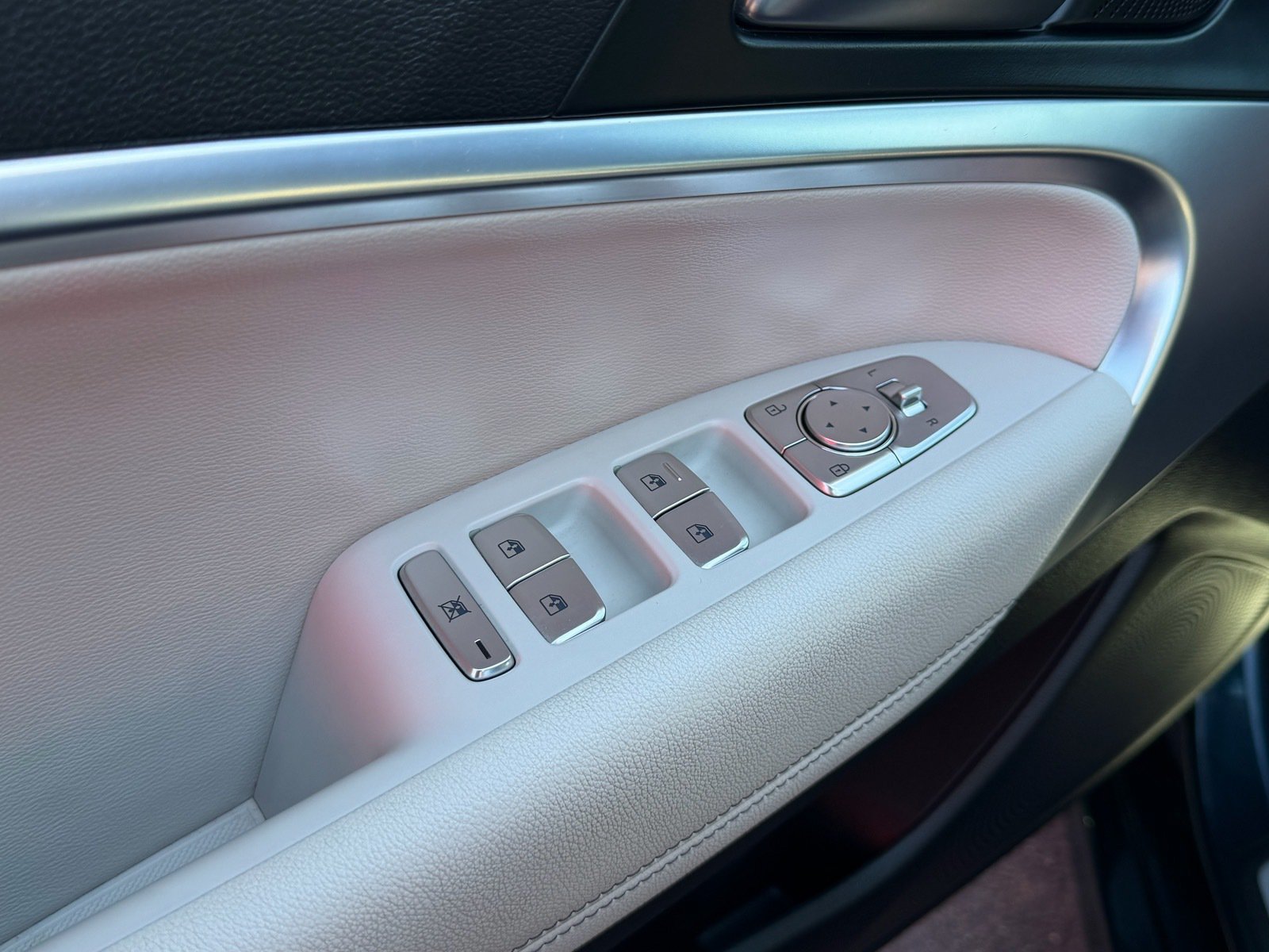 Used 2025 Genesis G70 2.5T RWD image 15