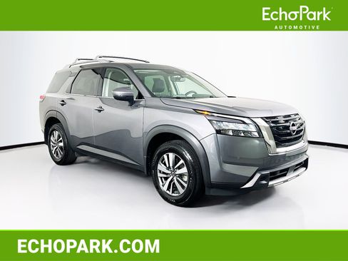 Used 2025 Nissan Pathfinder SL AWD/4WD image 1