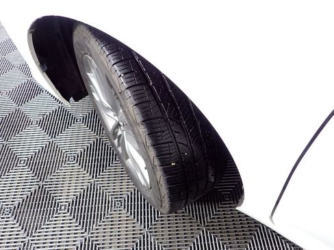 Used 2016 Toyota Camry SE image 33