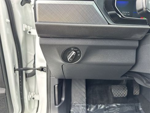 Used 2024 Volkswagen Jetta SE w/ Panoramic Sunroof Package image 23