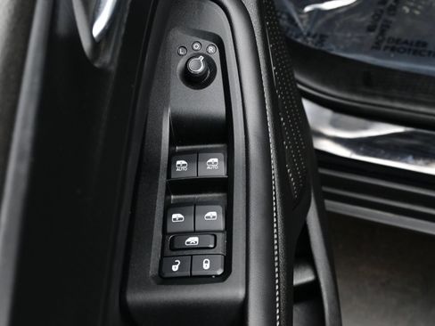 Used 2025 Jeep Grand Cherokee Altitude AWD/4WD image 13