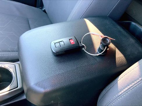 Used 2019 Toyota Tacoma TRD Sport image 12