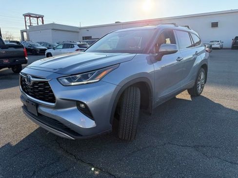 Used 2021 Toyota Highlander Platinum image 4