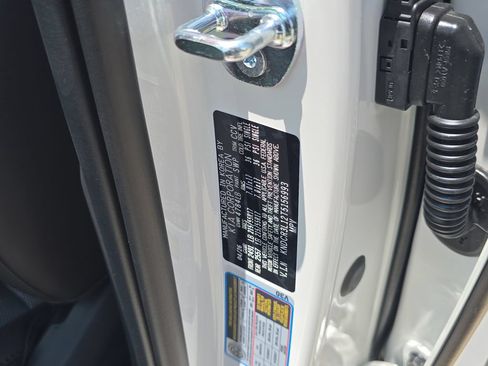 New 2026 Kia Niro Wind FWD image 32