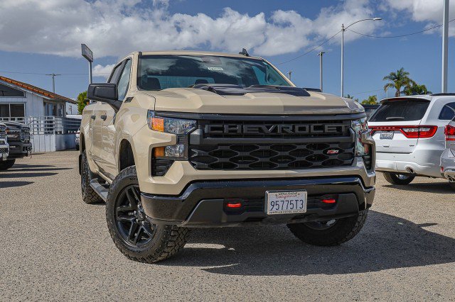 Used 2023 Chevrolet Silverado 1500 Custom Trail Boss w/ LPO, Dark Essentials Package AWD/4WD image 1
