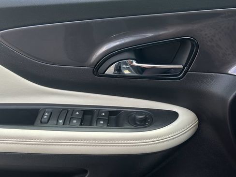 Used 2019 Buick Encore Essence w/ Safety Package II FWD image 13