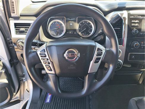 Used 2018 Nissan Titan SV AWD/4WD image 5