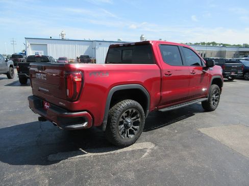 Used 2024 GMC Sierra 1500 AT4 w/ Technology Package AWD/4WD image 5