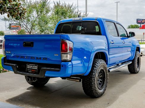 Used 2021 Toyota Tacoma Limited AWD/4WD image 9