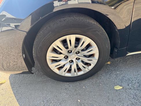 Used 2014 Toyota Camry LE image 43