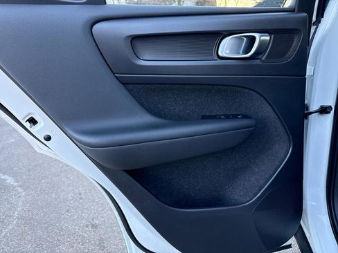 Used 2021 Volvo XC40 P8 Recharge w/ Climate Package image 23