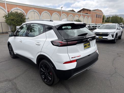 Used 2023 Chevrolet Bolt EUV LT w/ Convenience Package FWD image 6