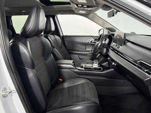 Used 2025 Mitsubishi Outlander SE image 35