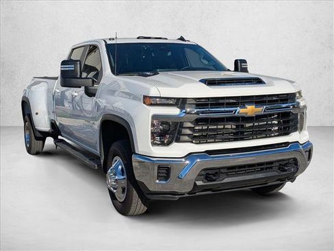 Used 2024 Chevrolet Silverado 3500 LT image 3