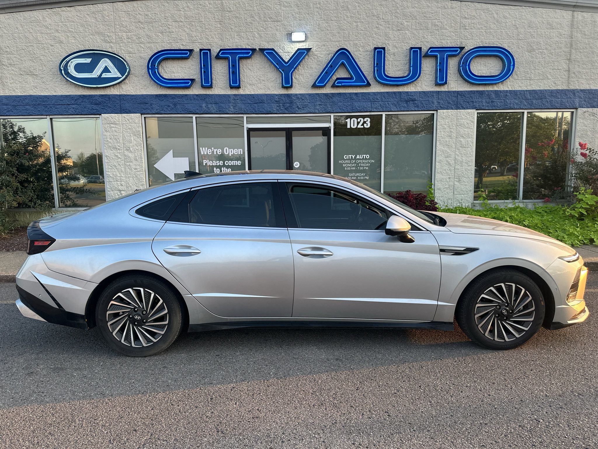 Used 2025 Hyundai Sonata Limited FWD image 3