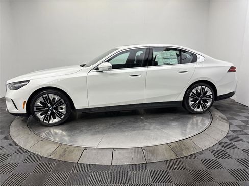 New 2026 BMW 530i xDrive w/ Convenience Package image 16