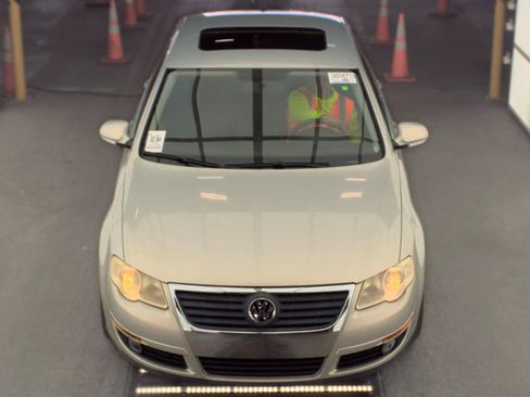 Used 2009 Volkswagen Passat Komfort FWD image 2