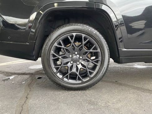 Used 2023 Jeep Grand Cherokee L Summit AWD/4WD image 38