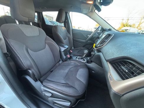 Used 2015 Jeep Cherokee Latitude image 10