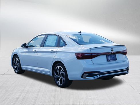 Certified 2025 Volkswagen Jetta SEL image 5