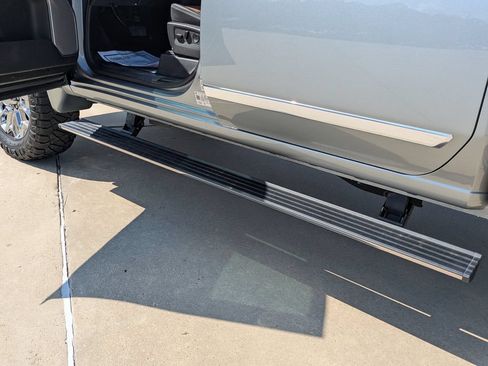 Used 2025 Chevrolet Silverado 2500 High Country w/ High Country Premium Package AWD/4WD image 5