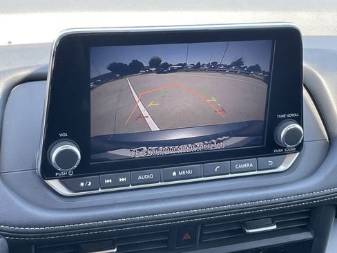 Used 2025 Nissan Rogue SV FWD image 17