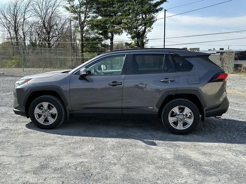 Used 2024 Toyota RAV4 XLE w/ Convenience Package image 5