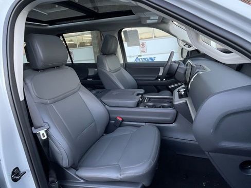 New 2025 Ford Expedition Active image 22