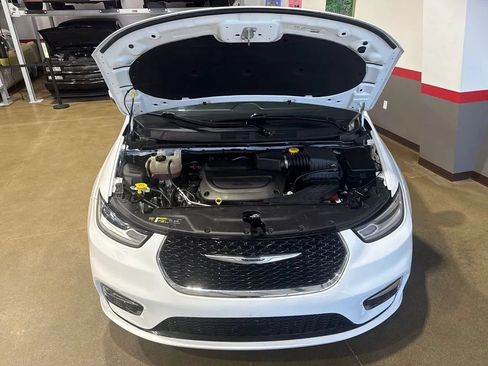 Used 2023 Chrysler Pacifica Touring-L FWD image 79
