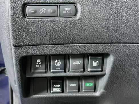 Used 2019 Nissan Rogue SV AWD/4WD image 17