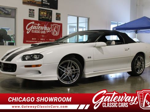 Used 2001 Chevrolet Camaro Z28 w/ SS Performance/Appearance Pkg RWD image 1