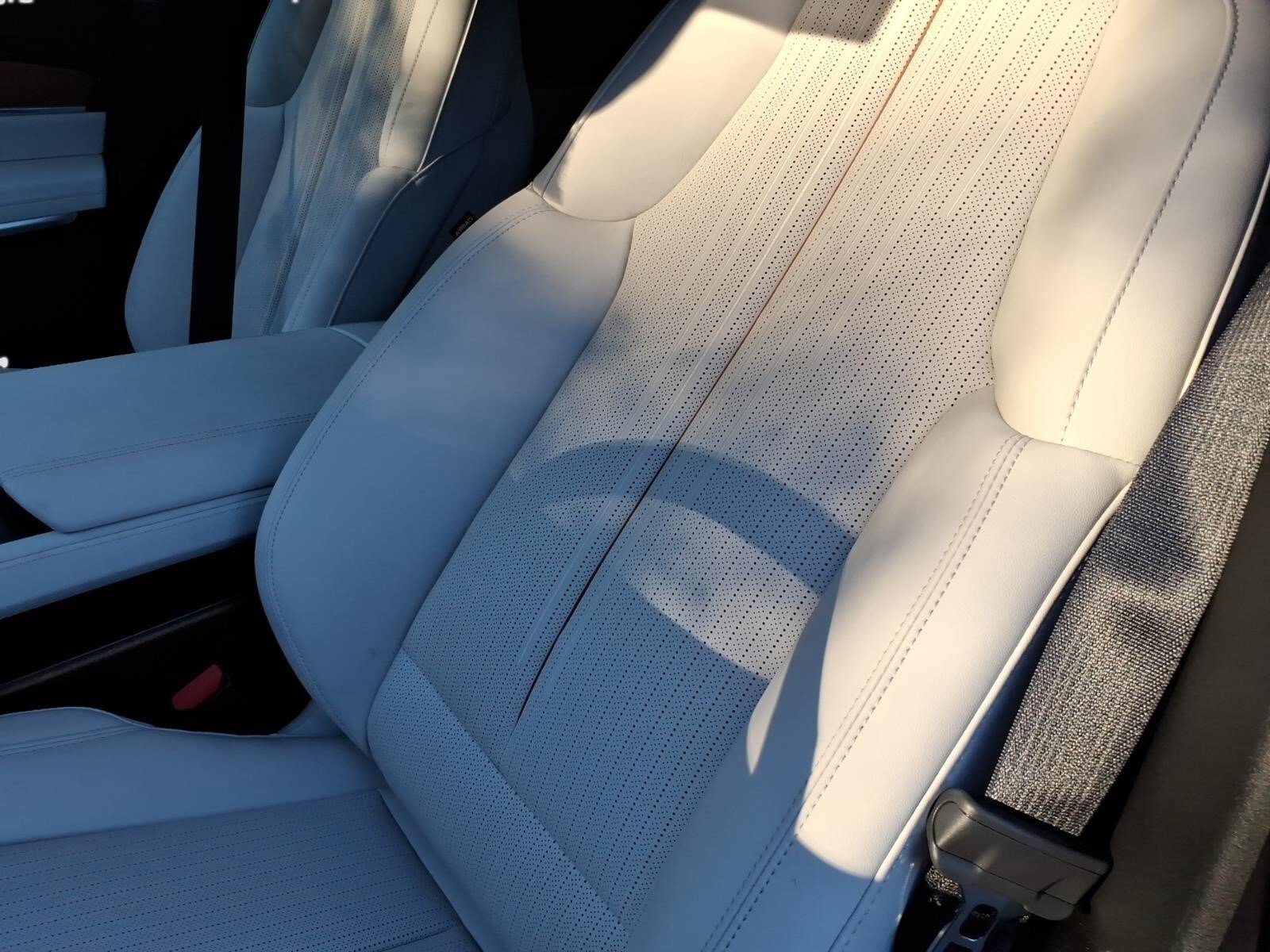 New 2027 Cadillac Vistiq Sport w/ LPO, Floor Liner Package AWD/4WD image 15
