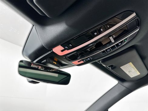 Used 2020 Porsche Cayenne image 25