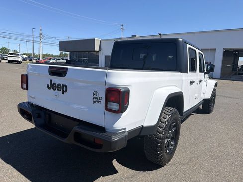 Used 2022 Jeep Gladiator Sport AWD/4WD image 4