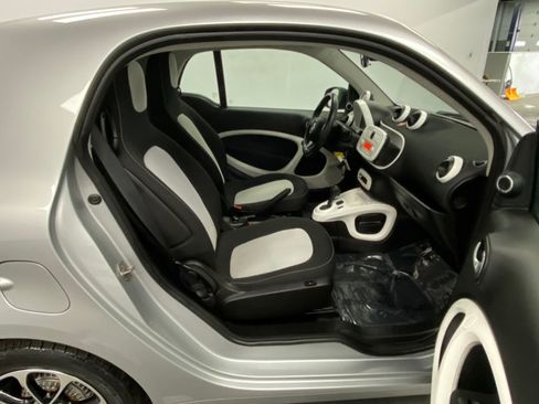 Used 2016 smart fortwo passion image 23