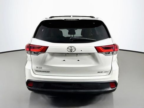 Used 2019 Toyota Highlander XLE AWD/4WD image 7