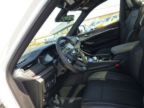 Used 2025 Jeep Grand Cherokee Overland w/ Adv Protech Group III image 16