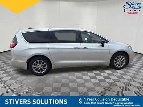 Used 2026 Chrysler Pacifica Limited FWD image 5