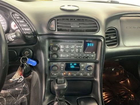 Used 2003 Chevrolet Corvette Coupe w/ Preferred Equipment Group image 17