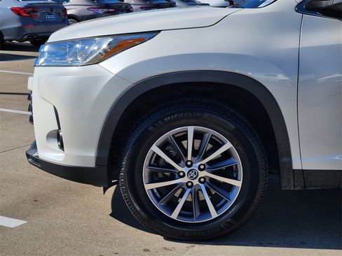 Used 2019 Toyota Highlander XLE image 8