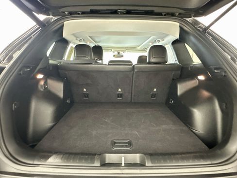 Used 2019 Jeep Cherokee Latitude Plus w/ Comfort/Convenience Group AWD/4WD image 30