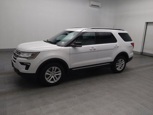Used 2018 Ford Explorer XLT w/ Equipment Group 201A image 2