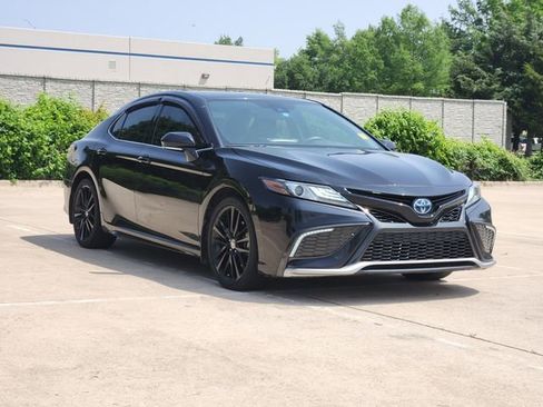 Used 2024 Toyota Camry XSE w/ Cold Weather Package FWD image 3